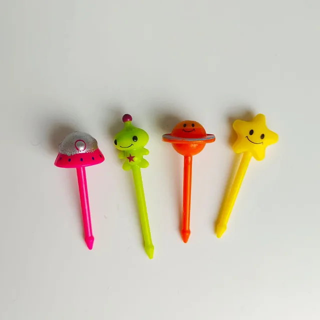 8Db Űr Sorozatú Fruit Fork Cartoon Star Ship Idegen Torta Gyümölcs Fogpiszkáló Ebéd Bento Kiegészítők Téma Party Dekoráció - Image 2