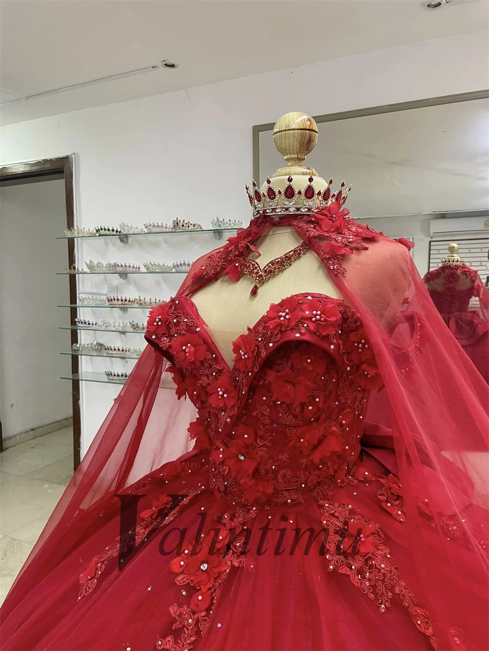Lady Ball Gown Quinceanera Dress Off the Shoulder Cloak Appliques Pageant Gowns 15 Anos Vestido Customized