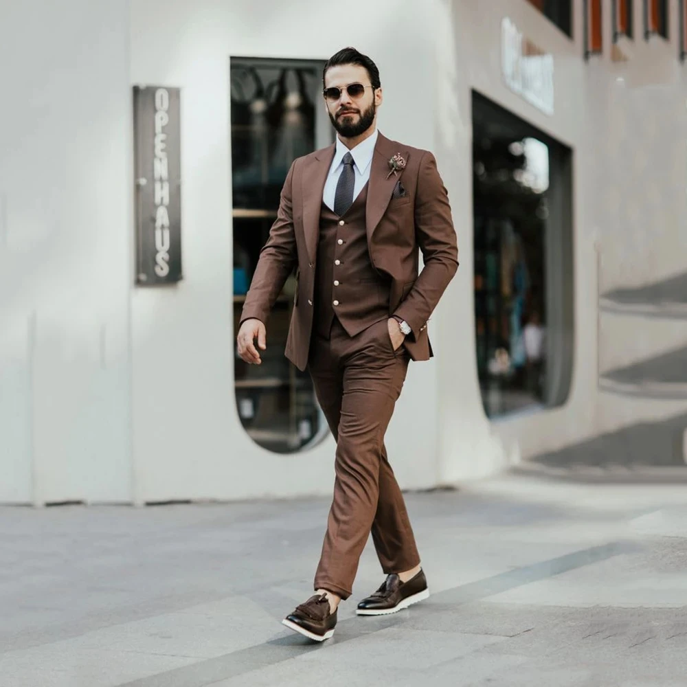 Latest Designs Brown wedding Suits For Men Slim Fit Peak Lapel Elegant Formal Groom Wear Suits Costume Homme (Blazer+Vest+Pants)