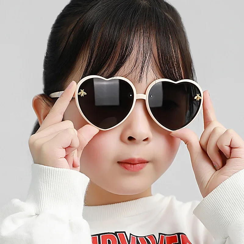 

Fashion New Heart Shape Glitter Sunglasses with Bee Ornament Children's Cartoon Love Style Sun Glasses Cute Girls Glasses Kids