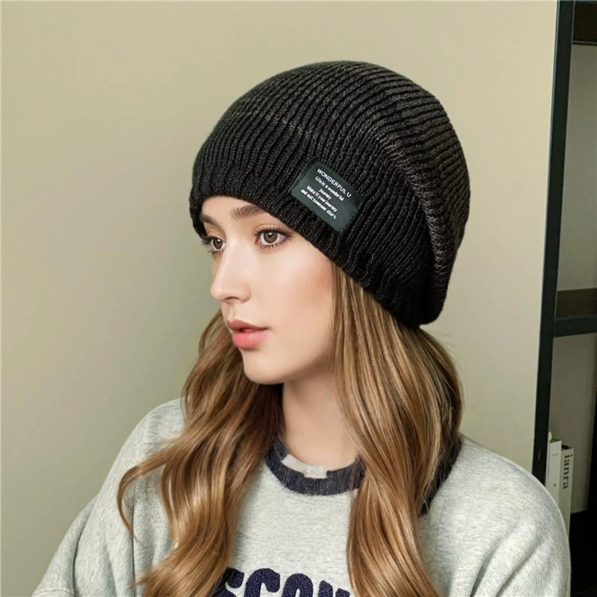 Unisex Mode Slouchy Winter Hüte Plüsch Pelz Gefüttert Beanie Cap Männer Frauen Winter Mischen Farbe Label Dekor Gestrickte Hüte – Detail 7