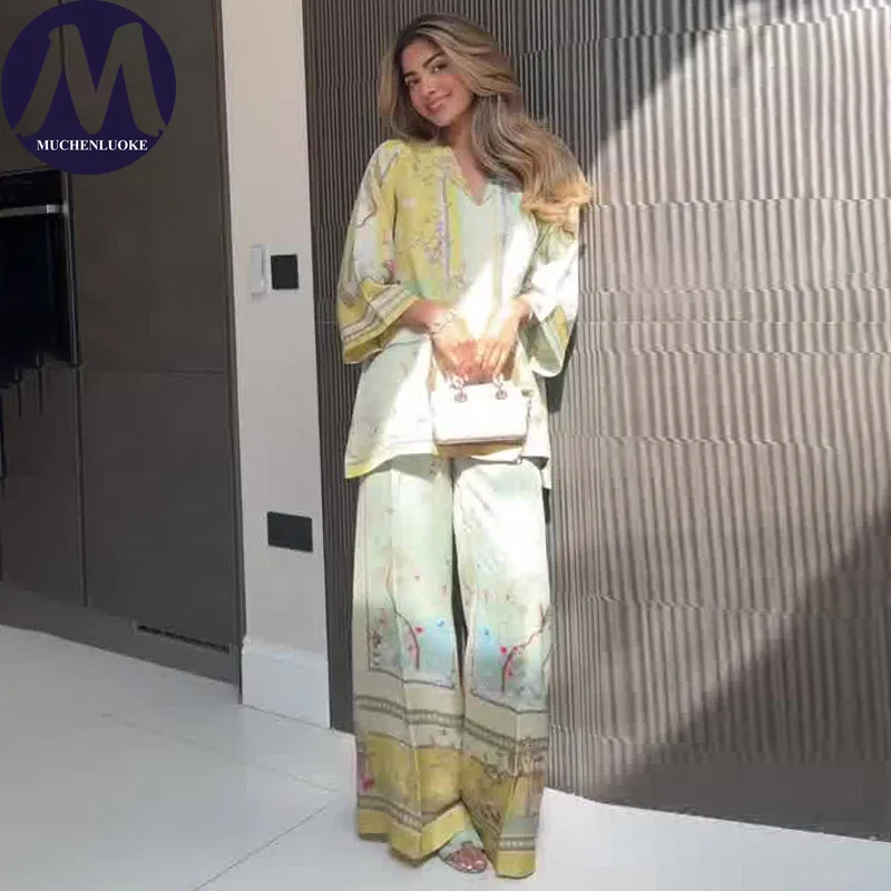 طقم نسائي صيفي جديد مكون من قطعتين، يتميز بتصميم أ...