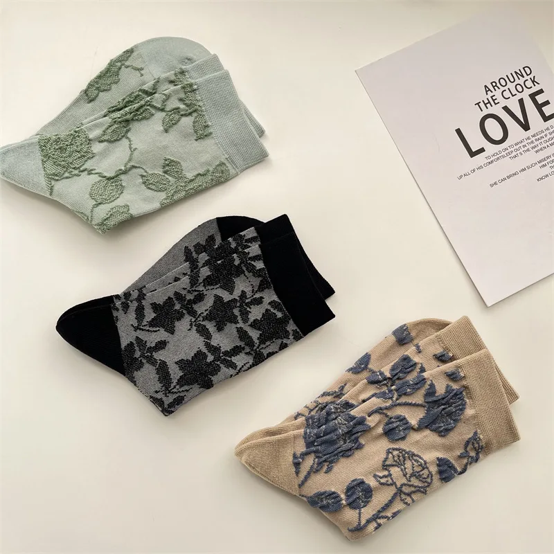 Japanische Vintage Relief Blumen socken weibliche Frühling Sommer dunkle Blume Baumwolle Mid-Tube Socken europäische Gezeiten Socken – Detail 10