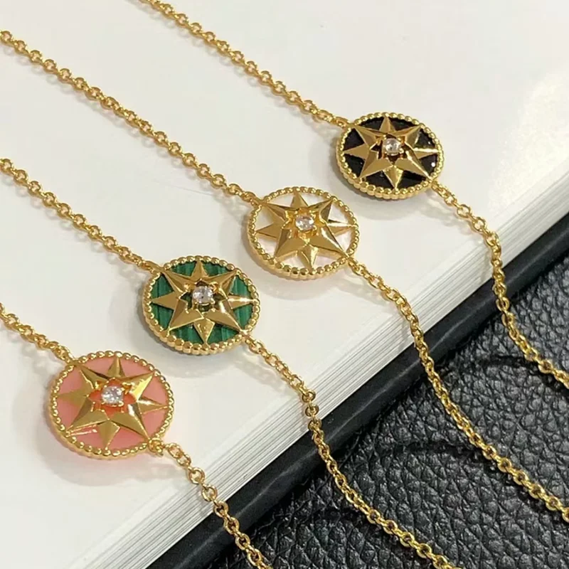 

Женский браслет с компасом и метеоритом из красного агата