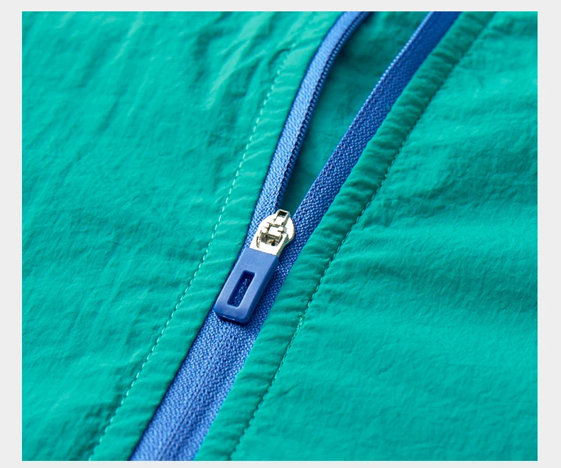 Lightweight Hooded Hiking Jacket with Packable Outdoor Design