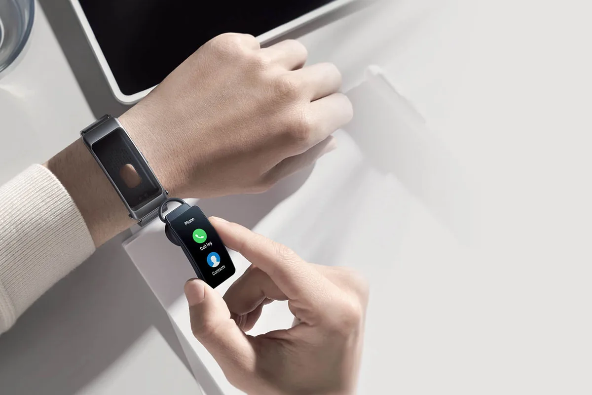 HUAWEI TalkBand B6 ヘッドセットにもなるスマートウォッチ