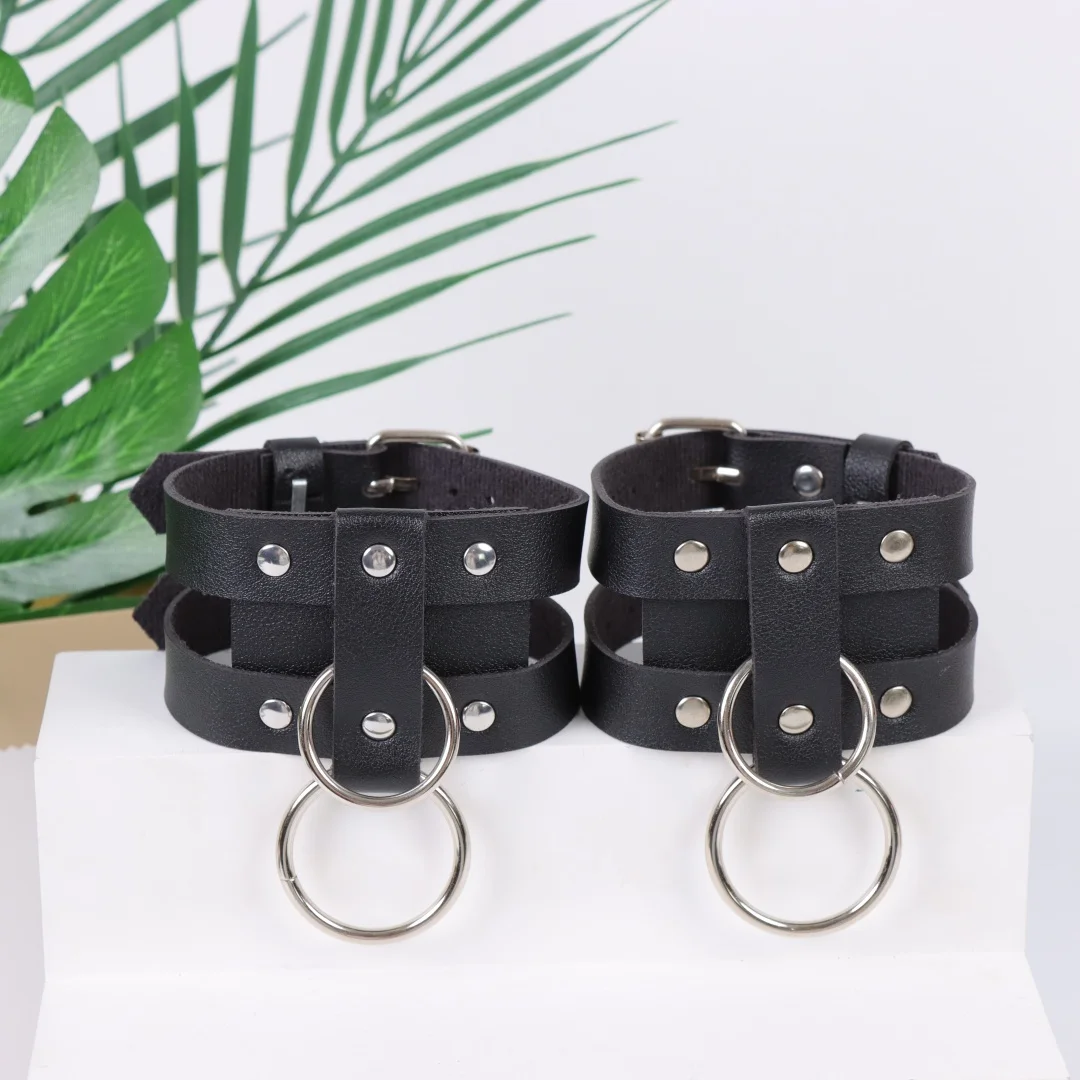 UYEE 1 Paar schwarzer O-Ring Punk Knöchelgürtel Leder Feder Fußkettchen Unisex Legierung Anhänger Zubehör YK2 Gürtel – Detail 4