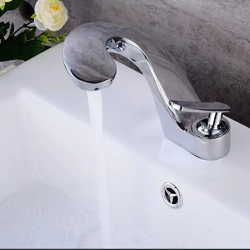 広く普及している滝式浴槽の蛇口 デッキマウント浴槽シンクミキサー