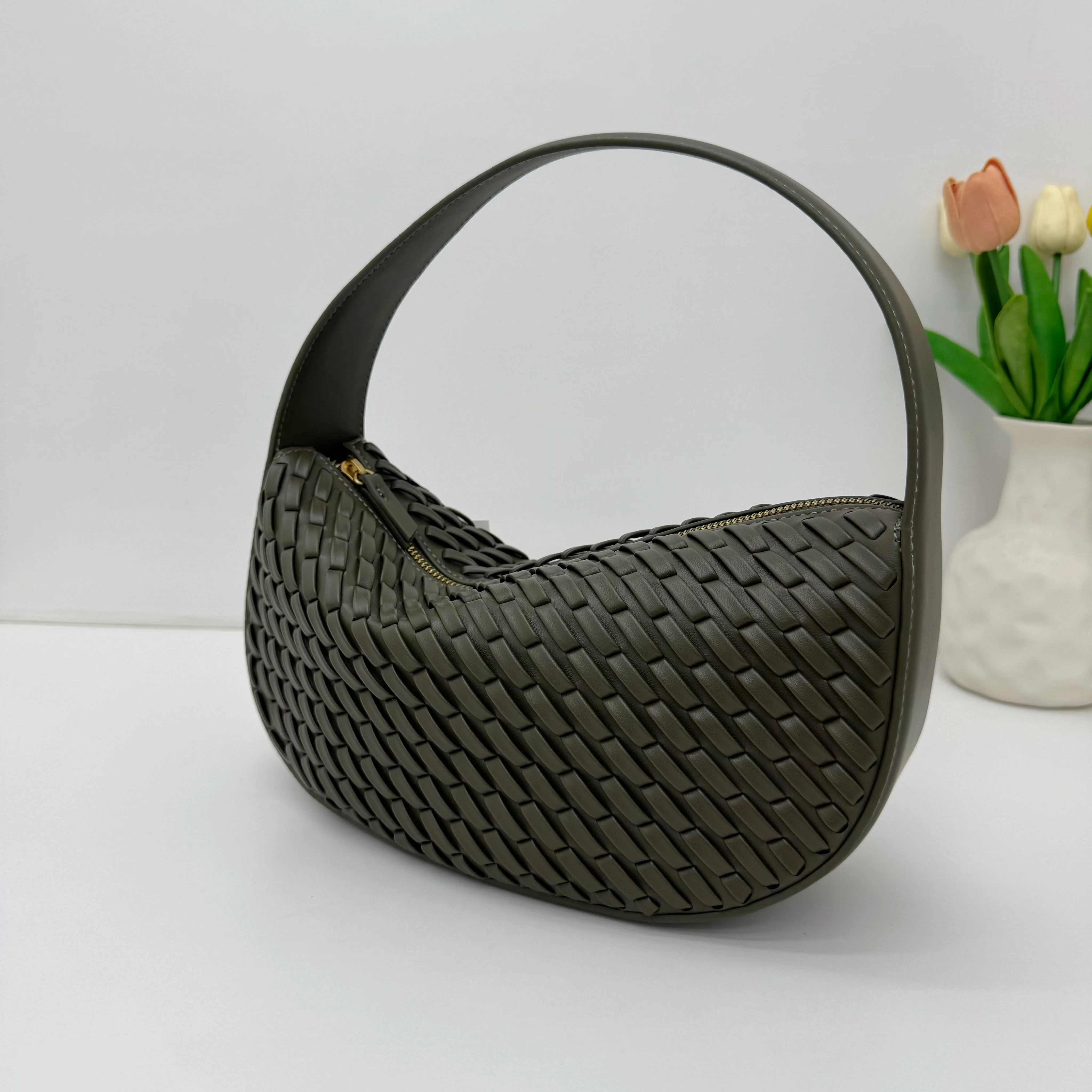 European American Retro Weaving Handbag Fashion Brand Designer Bag Versatile Casual Single Shoulder Bag New Solid Color Tote Bag