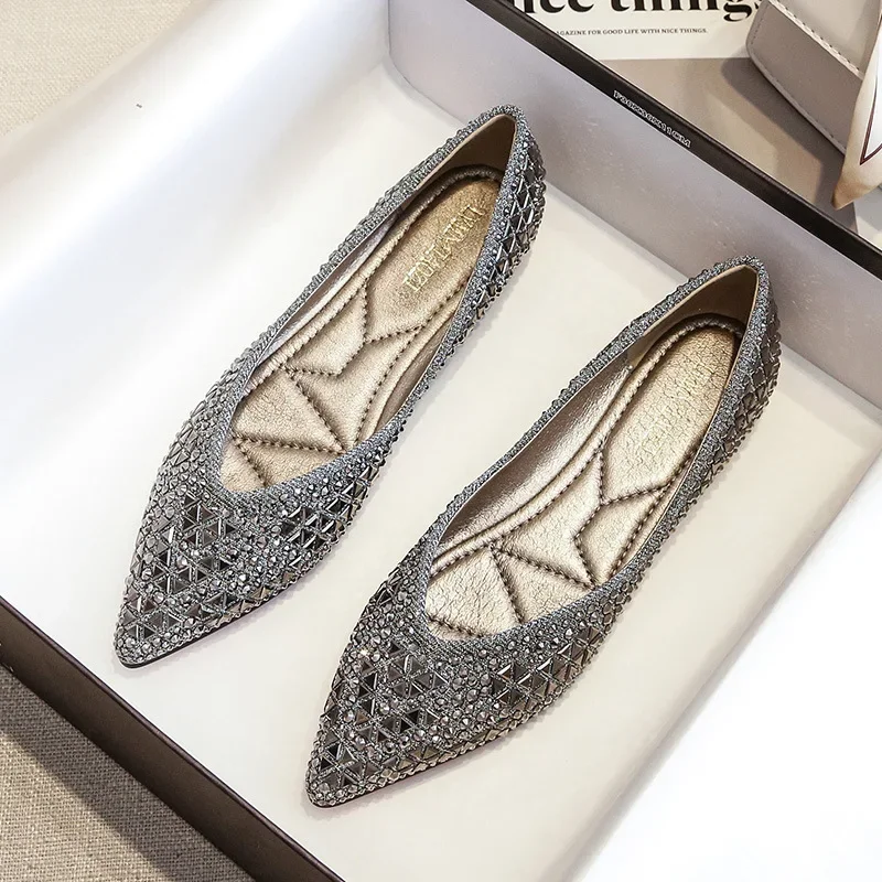 

famous brand rivets flats women pointed toe glitter beading ballerian shoes shallow mouth sequined cloth moccasins plus size 43