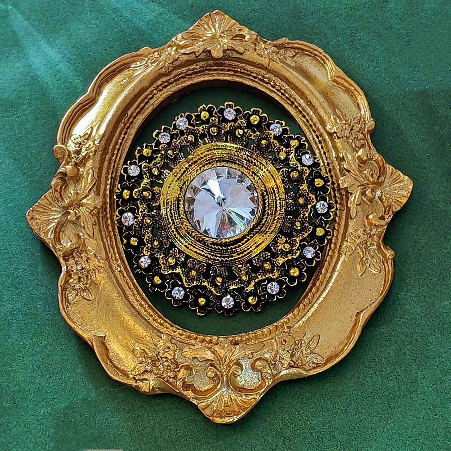 Antique Floral Circlet Round Shaped Clear Rhinestone Brooch Pin for Wedding Accessory