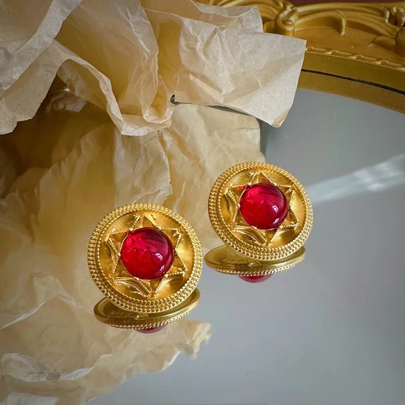 

Женские круглые серьги-гвоздики с красным стеклом, в стиле ретро