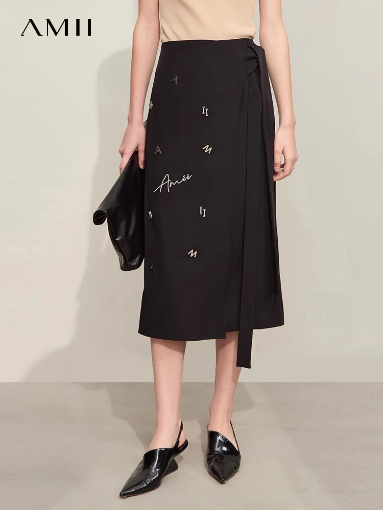 

Amii Minimalism 2024 Women Skirts Spring New Commuter Straps Metal Letters Embroidery A-line Female Mid-length Skirt 12441007