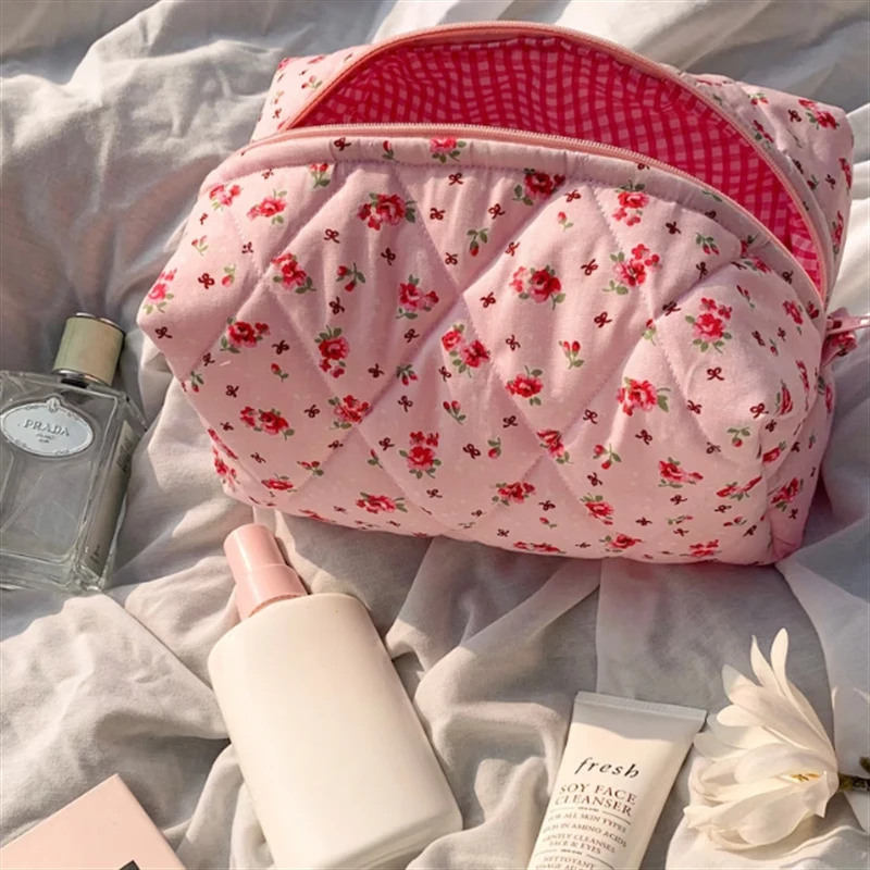 1PC Floral Puffy Quilted Makeup Bag Cosmetic Pouch Flower Strawberry Printed Large Travel Cosmetic Storage Organizer Bag Purse 2