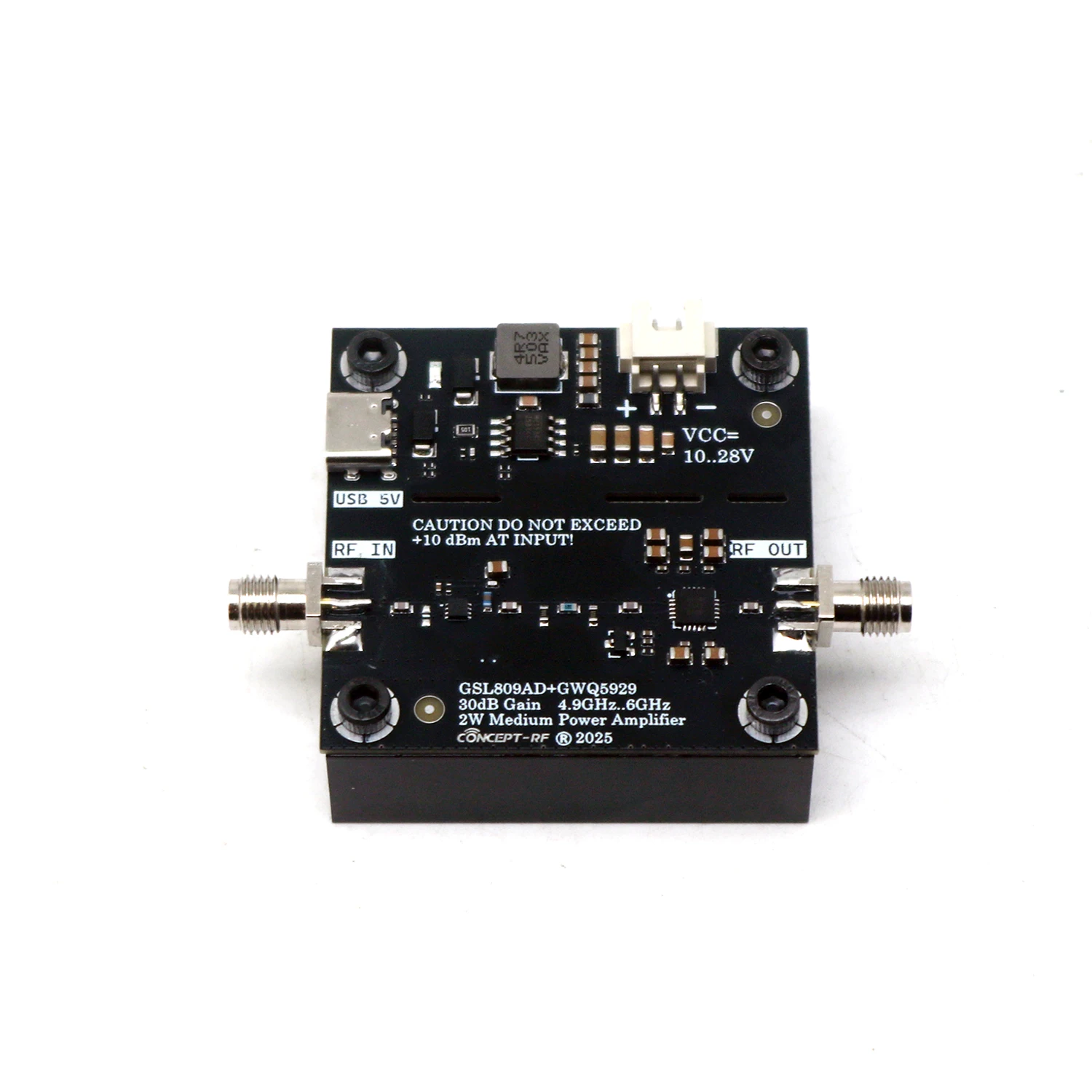 Détail des connecteurs SMA et du dissipateur thermique de l'amplificateur RF puissance moyenne.