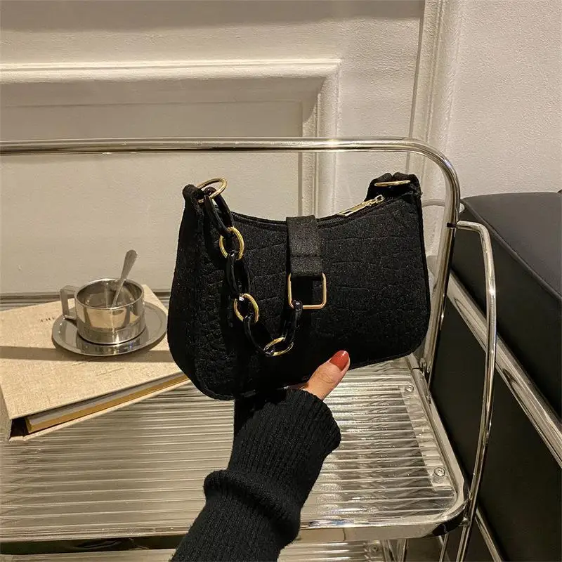 

Fashion Felt Shoulder Bags for Women Women's Subaxillary Bag Design Advanced Texture Armpit Handbags Purses Crescent Saddle Bag