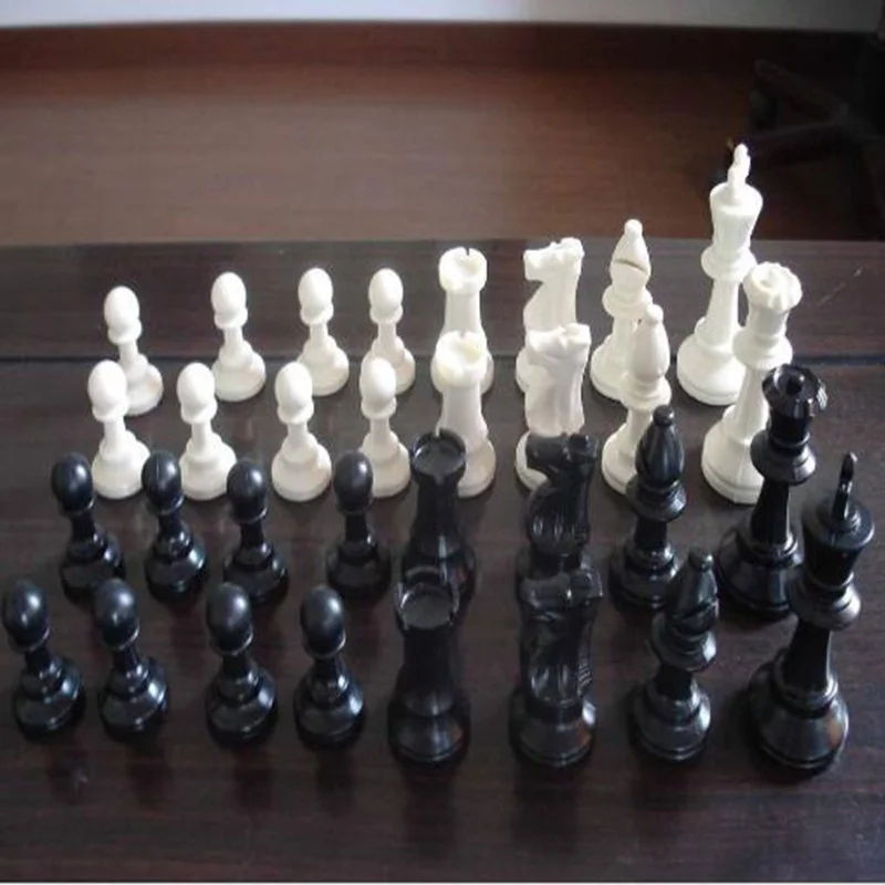 Foreign High-quality Chess King Plastic Medium High 64 mm 77mm