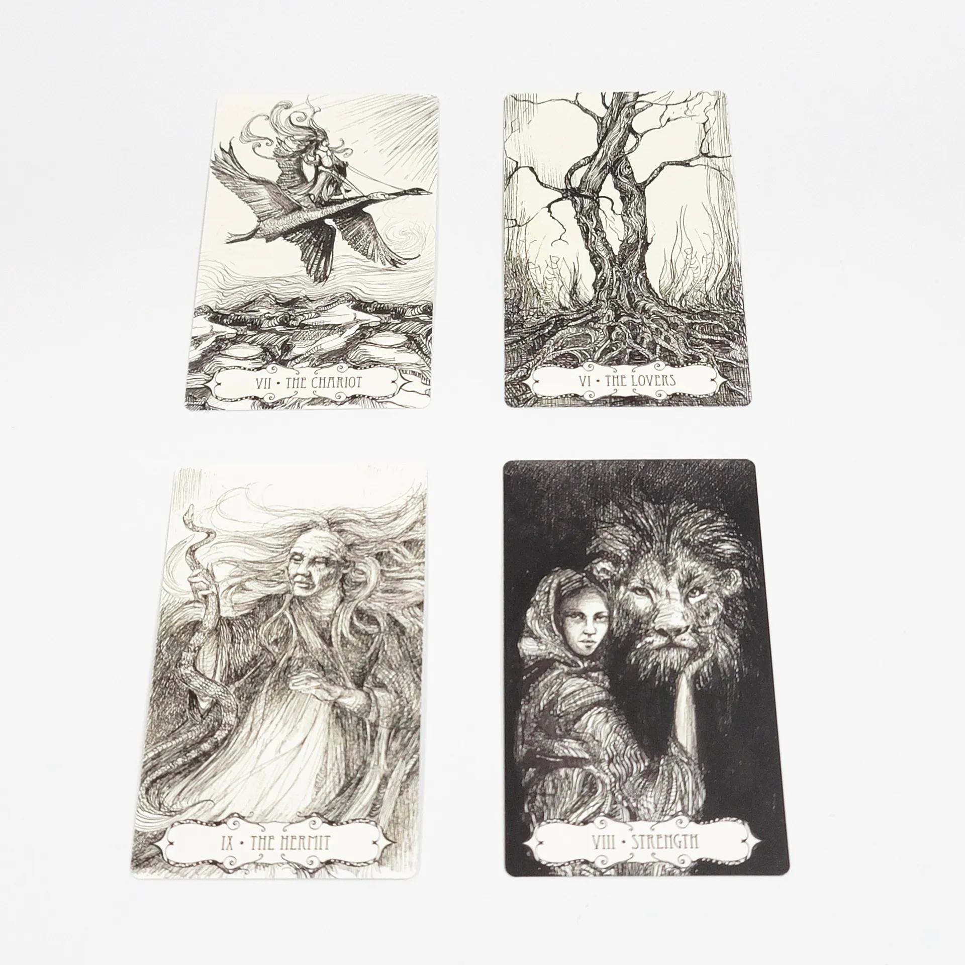 トランプ Abyss Tarot White & Black Abyss Tarot White & Black - メルカリ