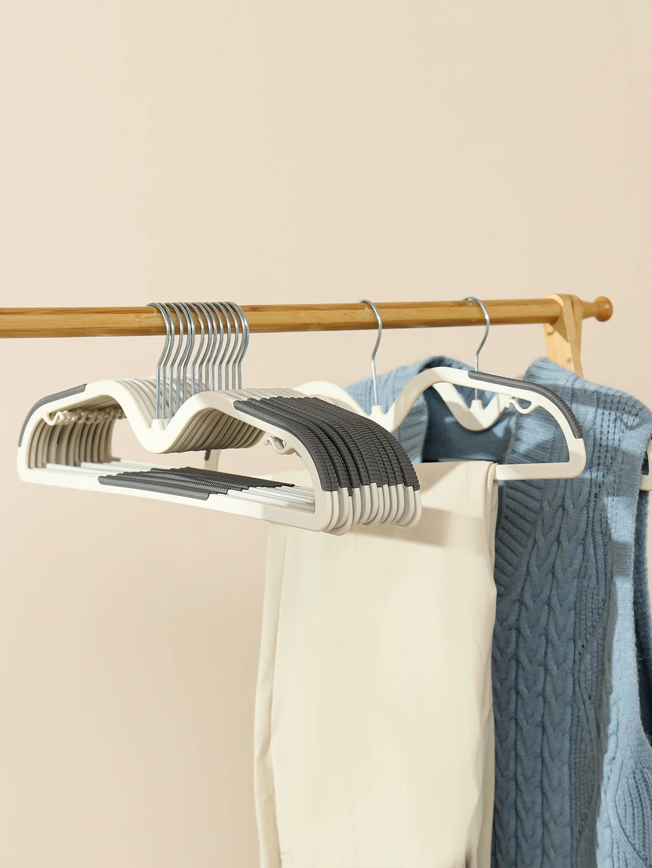 Non-Slip Plastic Hangers 10pcs Versatile Traceless Design For Clothes Bras More For Home Storage Retail Display