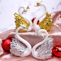 Nouvelle couronne rouge et dorée en filet, ornements de gâteau en forme de cygne, beau Couple en argent, ornements artisanaux 