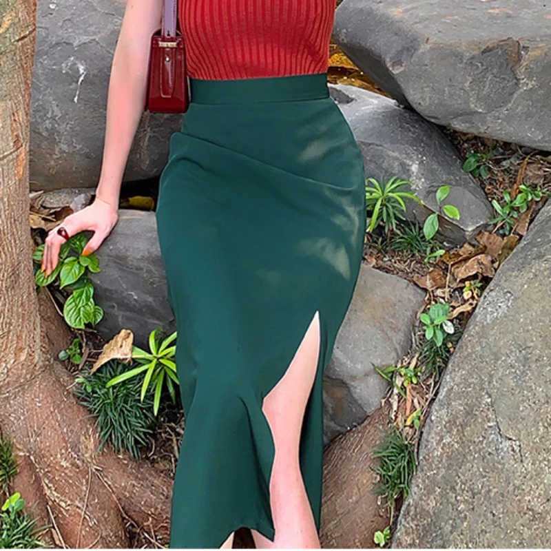 

Woman Pleated Knitted Skirts Female Autumn Mid-length A-line Hip Skirts Ladies Fashion Casual Fashion New Style Beige Skirt G153