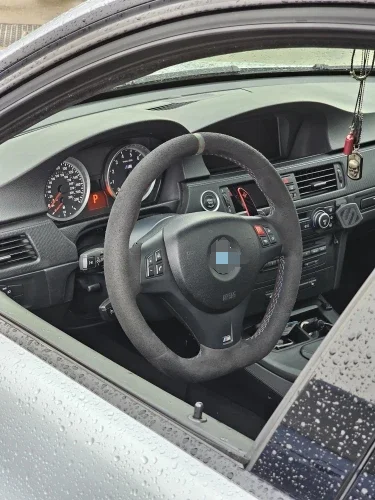 Magnetyczna łopatka zmiany biegów na kierownicy do BMW E90 M3 E92 M3 E93 M3 X5M X6M E70 E71 z włókna węglowego