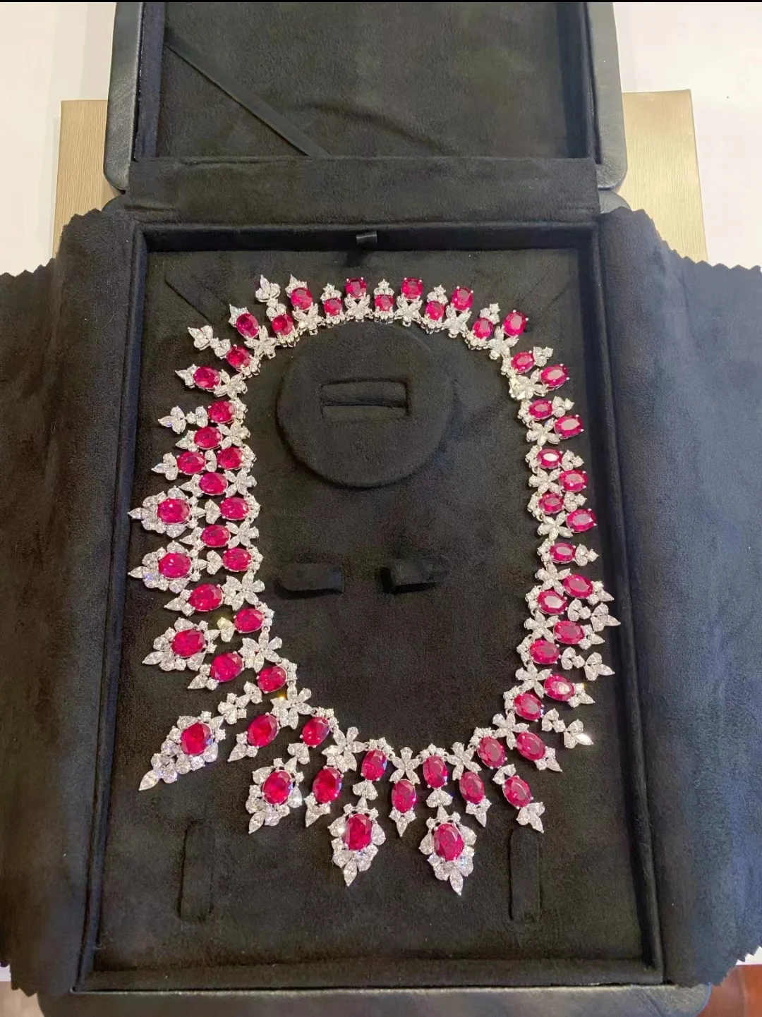 Рисунок 4 - Женское ожерелье из серебра 925 пробы