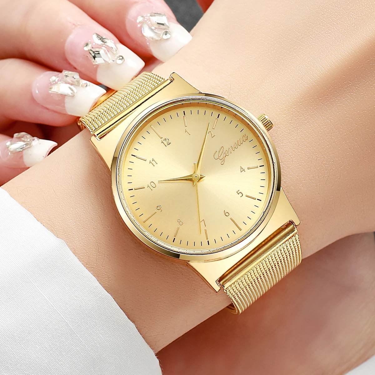 1PCs Women's Noble Temperament Watch Trend Simple Ladies' Luxury Mesh Strap Analog Quartz Watch The Best Choice For Girls' Gifts 2