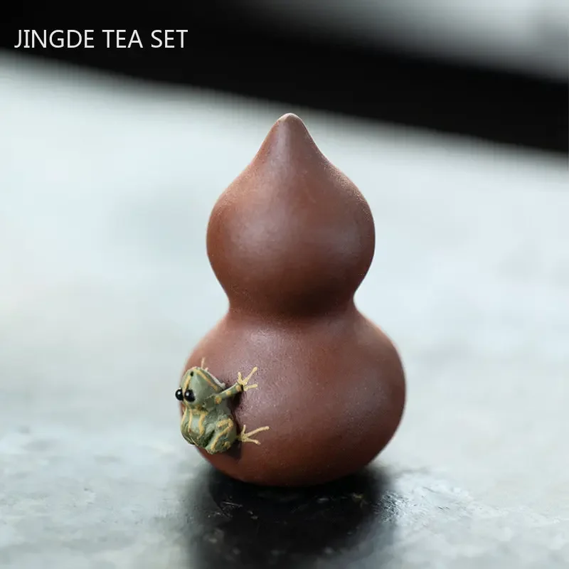 Creative Yixing Purple Clay Tea Pet Gourd Frog Small Ornaments Tea Set Sculpture Decorations Desktop Decorative Handmade Crafts