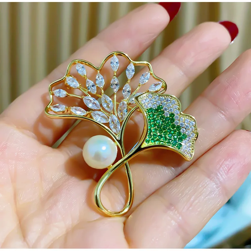 Sweet Temperament Pearl Leaf Brooches Pins Shinning Crystal Cubic Zirconia Fashioni Elegant Statement Brand Corsgae Jewelry