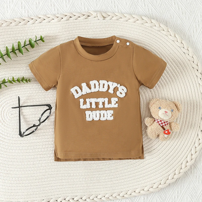 

Комплект из футболки с коротким рукавом и шортов для мальчиков