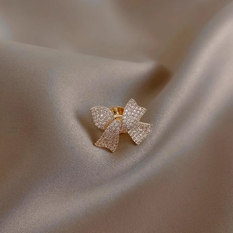 

Personality Full Diamond Bowknot Brooch Lovely Crystal Pin Anti-light Buckle For Women Fashion Fixed Clothing Accessories
