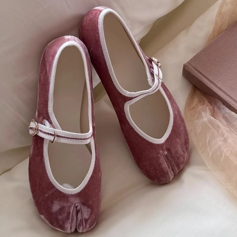 Tabi Split-Toe Ballet Flats Shoes Women Spring Autumn Velvet Buckle Strap Mary Jane Elegant Flannel Soft Ladies Loafers New In 3