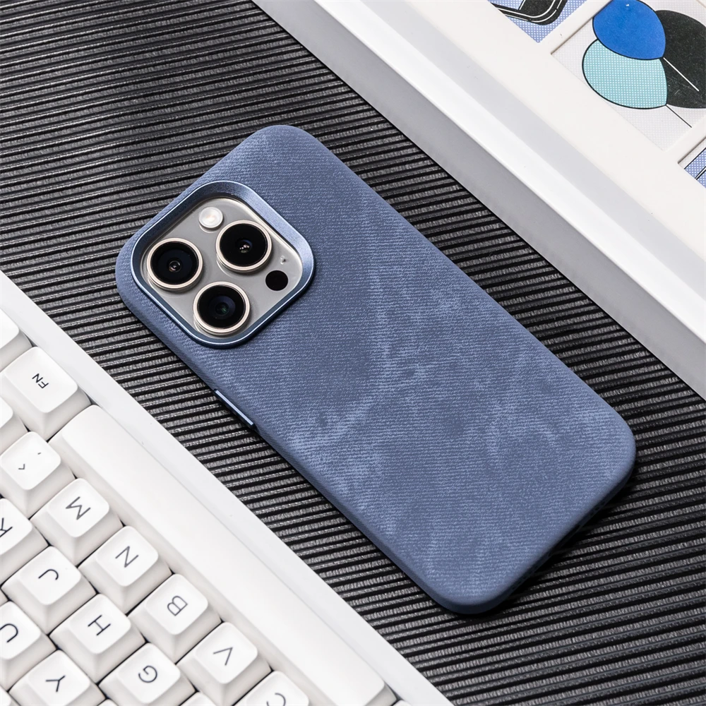 thumbnail image 1 of Funda de cuero de fibra de lujo para carga inalámbrica magnética MagSafe para iPhone 16 15 14 13 12 Pro Max Plus, cubierta trasera suave a prueba de golpes, 1 of 5