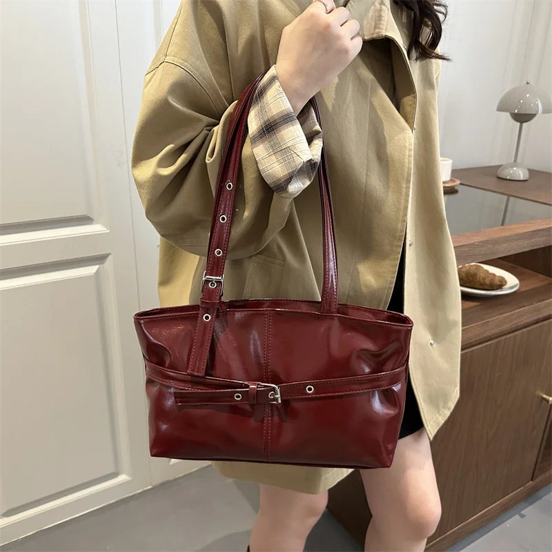 Luxury Wine Red Underarm Bag for Women Autumn/Winter Retro Commuter Shoulder Bag Casual Large Capacity Rivets Belt Totes