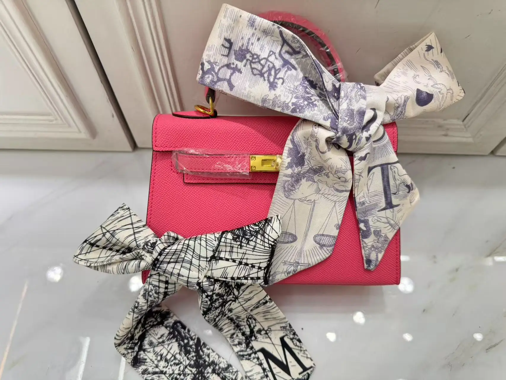 Shoulder bag packaging