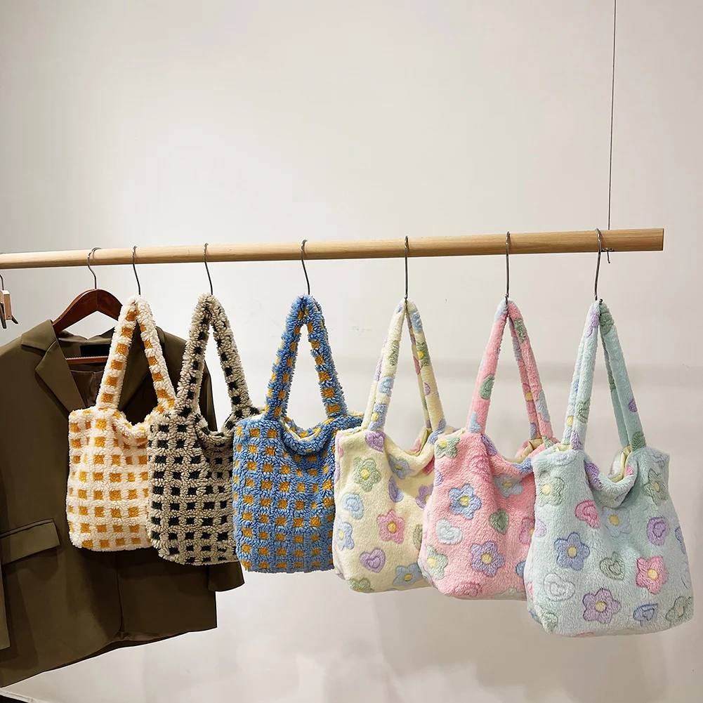 Winter Einkaufstasche flauschige Pendelt asche Frauen Plaid Blume Achsel Tasche große Kapazität Umhängetasche Damen hochwertige Plüsch Handtasche – Detail 3