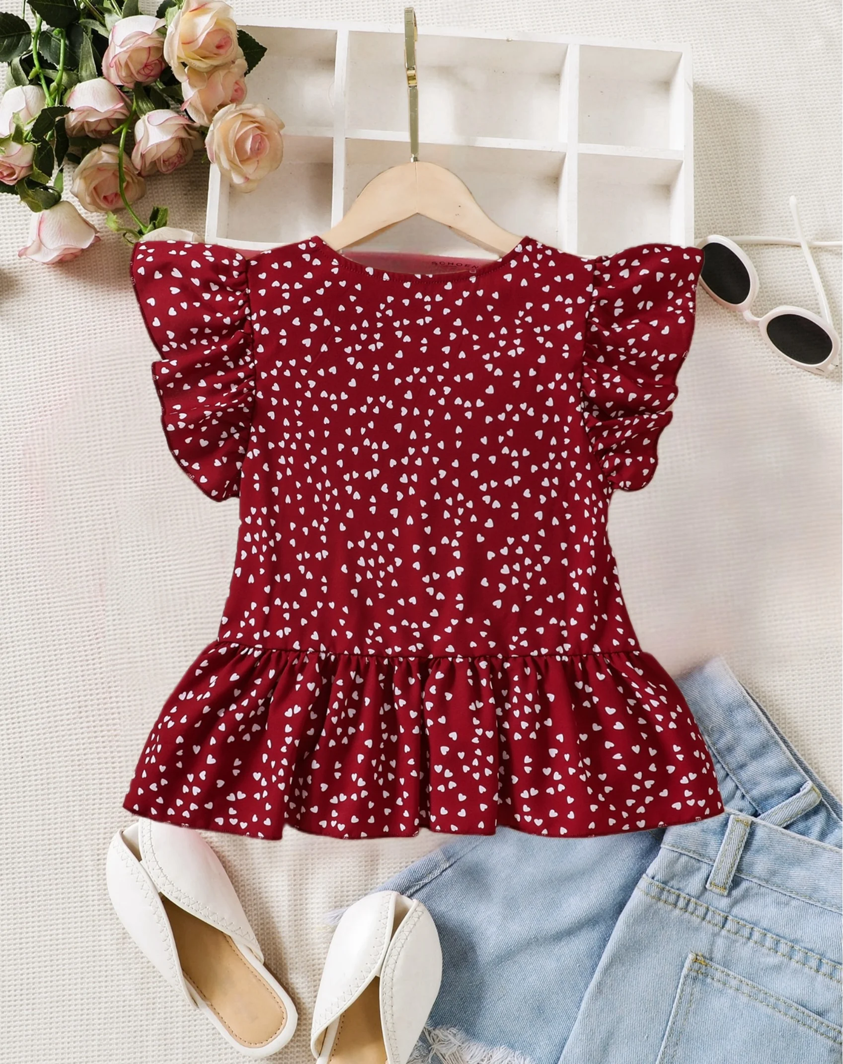 New summer style: burgundy love printed V-neck waist-hugging shirt, elegant ruffled design