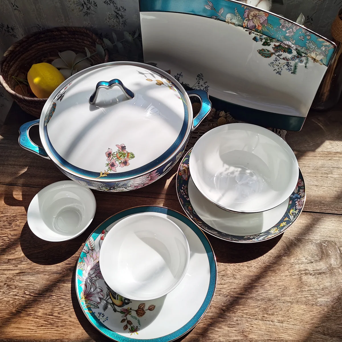 Bone china tableware Chinese style pastoral style 4.5 inch rice bowl flower bird embossed flower 8 inch plate 12 fish plate