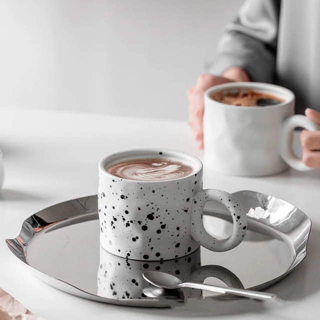 Tasse en céramique faite à la main avec poignée en anneau pour couple, tasse  en porcelaine