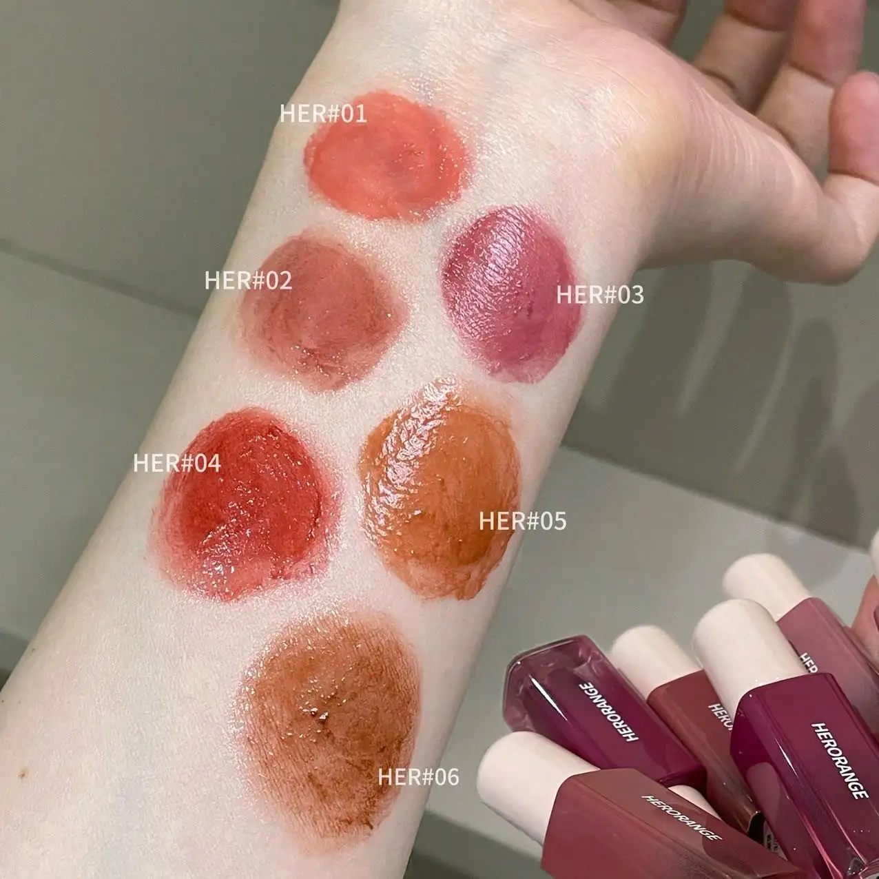 Herorange Glossy Lip Oil Moisturizing Long Lasting Fade Resistant Lip Line Repair Universal for All Skin Tones Daily & Gift Use