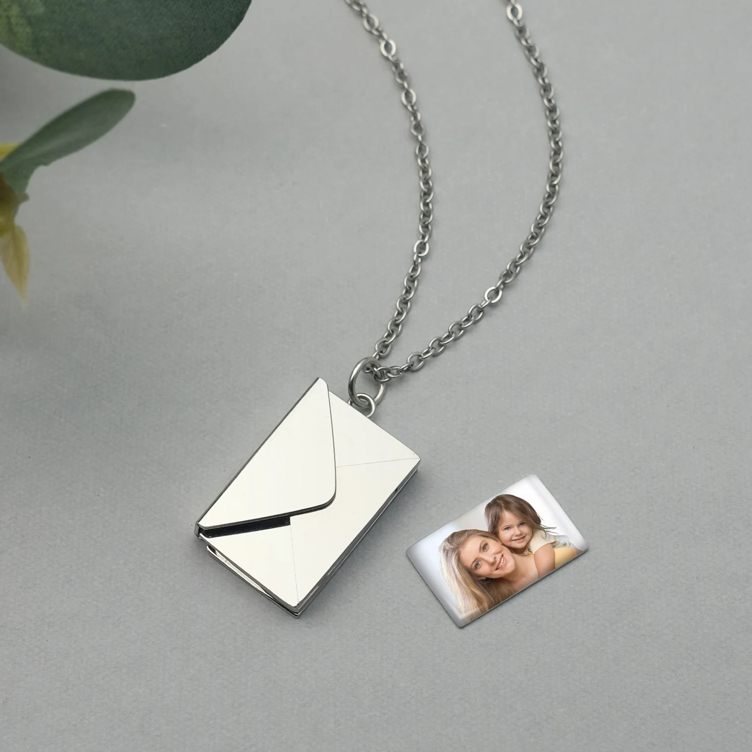 Envelope Picture in Necklace 3 | Envelope Picture in Necklace 3