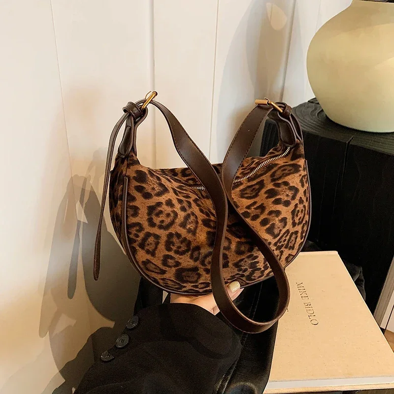 New Simple Leopard Print Zipper Nylon Youth Crossbody Bags 2025 High Quality Large Capacity Casual Commute Shoulder Bags