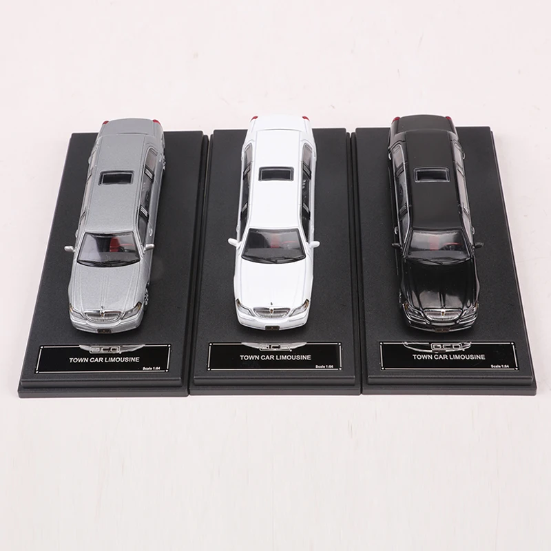 GCD 1:64 Town Car Limousine Alloy Model Car