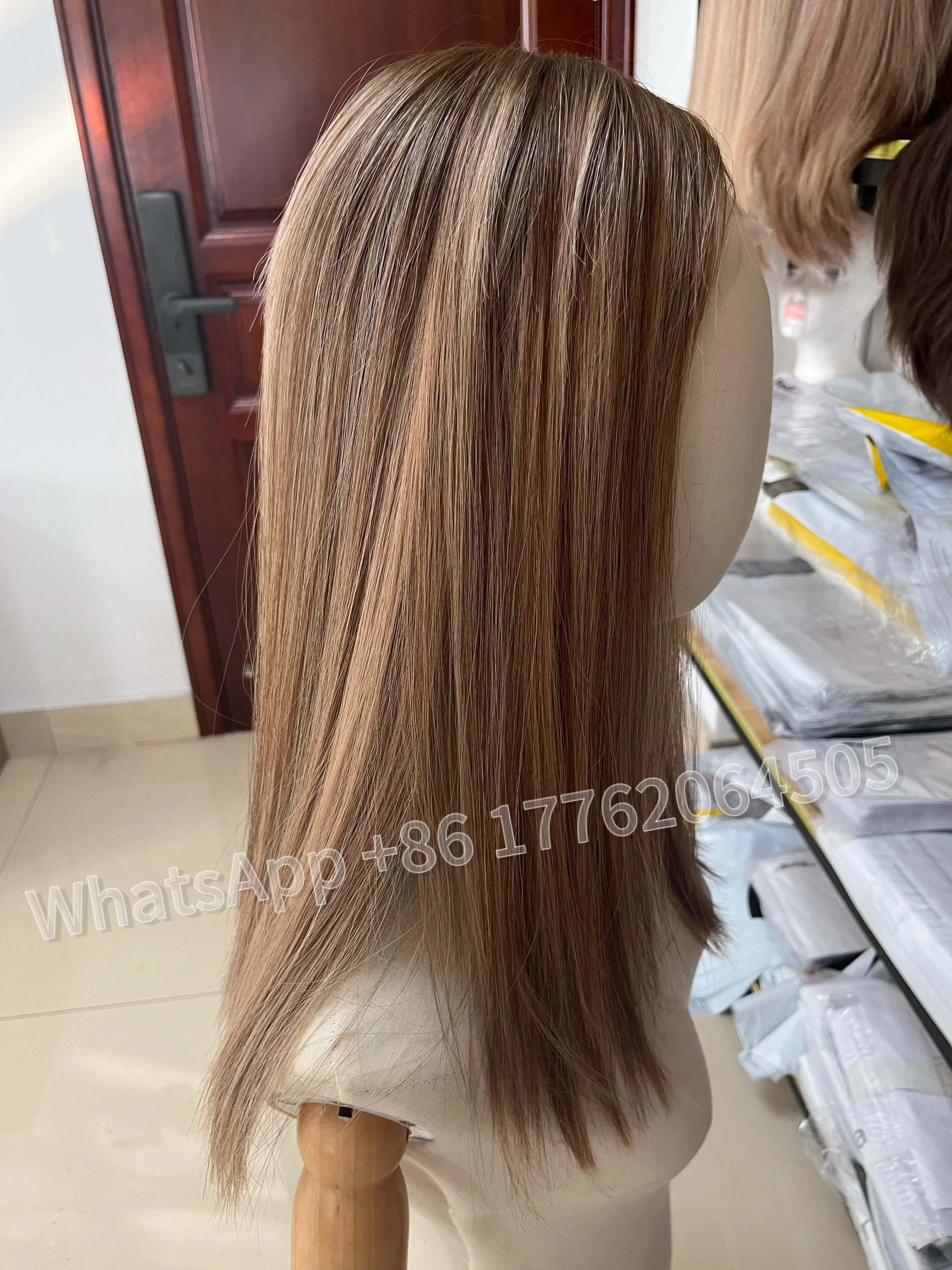 Рисунок 4 - Новинка, модный парик с небольшим слоем светлых волос