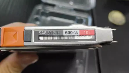 For Unity 005053138 005053139 D3N 2S10 600 600G SAS 10K hard drive