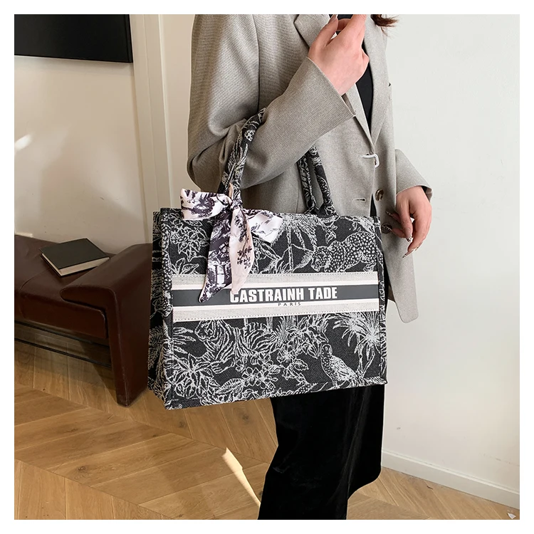 Women tote bag casual outfit styling