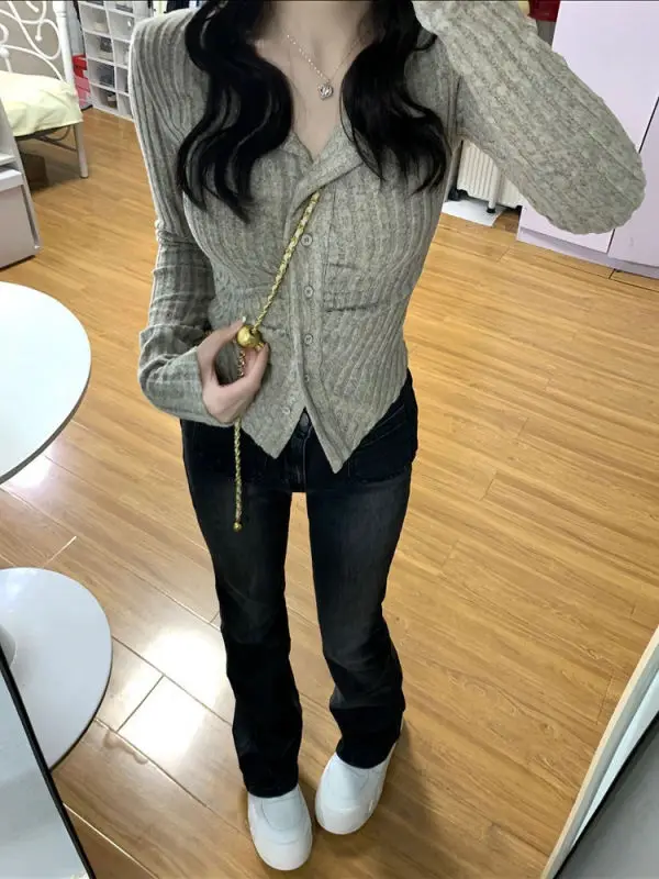 

Korean V-neck Knit Cardigan Women Thin Outside with Early Autumn Slimming Inside with a Base Chic Long-sleeved Top
