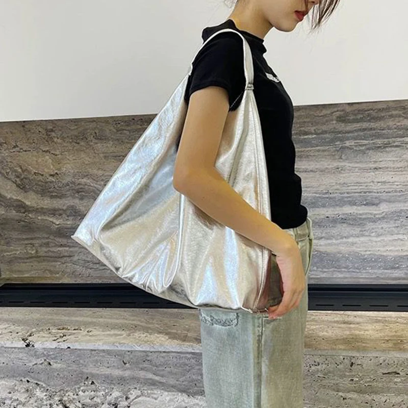 HUNT☆Padded Hobo - Silver Shiny leather 'Hamptons' hobo bag Woman, Silver | TWINSET Milano