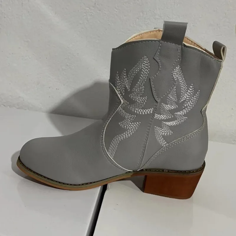 2023Winter Classic Shoes for Female Slip-on Women's Ankle Boots Square Heel Low Heel Casual Women's Shoes Plus Size Ladies Boots